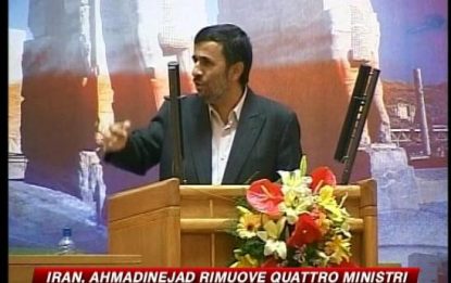 Iran, Ahmadinejad rimuove quattro ministri
