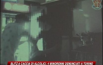 Rubavano alcolici, 4 minorenni denunciati a Torino