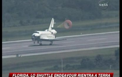 Florida, lo Shuttle Endeavour rientra a terra