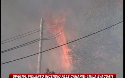 Spagna, vasto incendio alle Canarie: 4mila evacuati