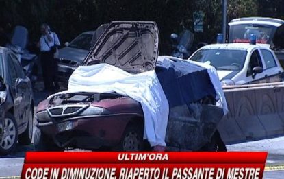 Tamponamento tra auto a Roma: 2 morti carbonizzati