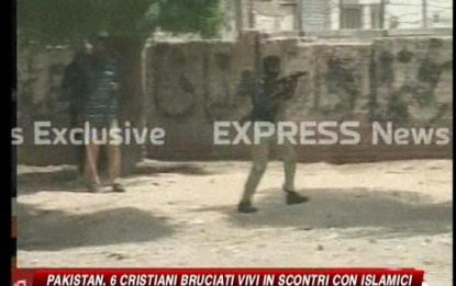 Pakistan, 6 cristiani bruciati vivi in scontri con islamici