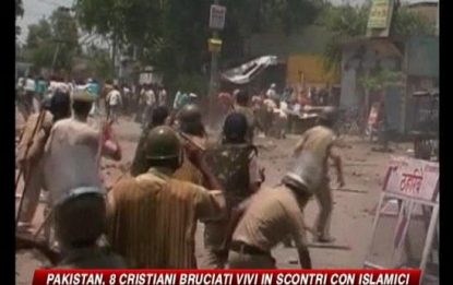 Pakistan, violenze contro i cristiani: 8 bruciati vivi