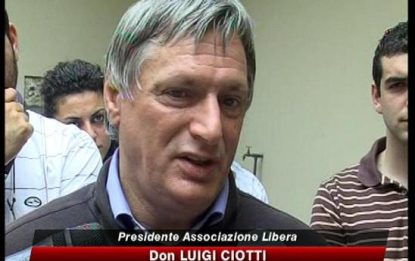 Don Ciotti: "Don Diana un martire". Pecorella si scusa