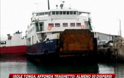 Isole Tonga, affonda traghetto: almeno 50 dispersi