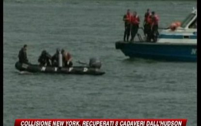 New York, 8 i corpi recuperati. Già ripresi i voli
