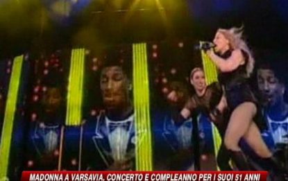 Madonna a Varsavia festeggia sul palco i suoi 51 anni