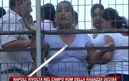 Napoli, rivolta nel campo rom della ragazza uccisa