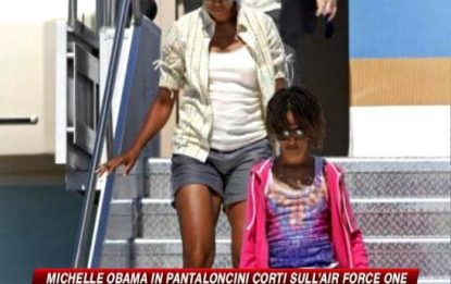 Michelle Obama in pantaloncini sfida l'etichetta