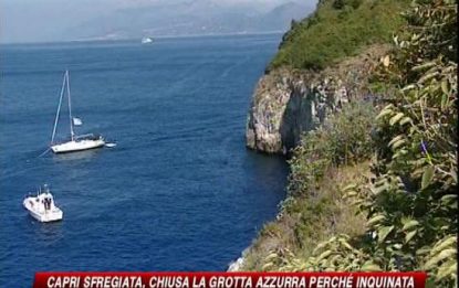 Capri, chiazza sospetta: chiusa la Grotta Azzurra