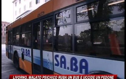 Livorno, malato psichico ruba un bus e uccide un pedone
