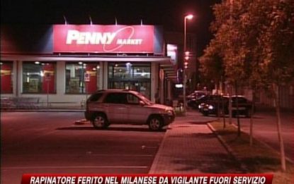 Milano, Vigilante fuori servizio spara a due rapinatori