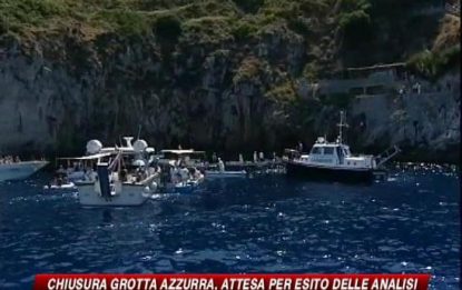 Capri, Grotta Azzurra ancora chiusa. Protestano i barcaioli