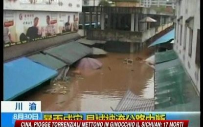 Cina, piogge torrenziali nel Sichuan: 17 morti