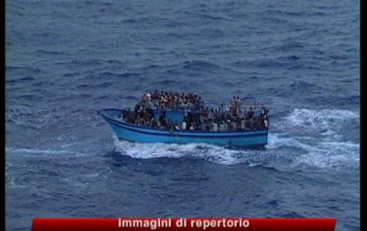 Migranti, respinti in Libia 75 clandestini