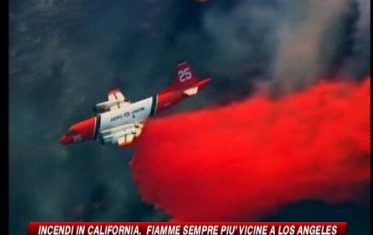 California, Los Angeles sotto minaccia del fuoco
