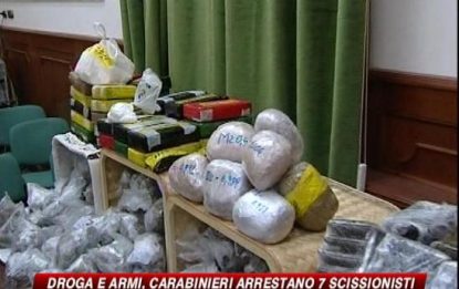 Napoli, 7 scissionisti arrestati per droga e armi