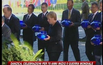 Danzica, l'omaggio della Merkel: m'inchino alle vittime