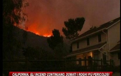 California, fuoco non dà tregua. 12000 case a rischio