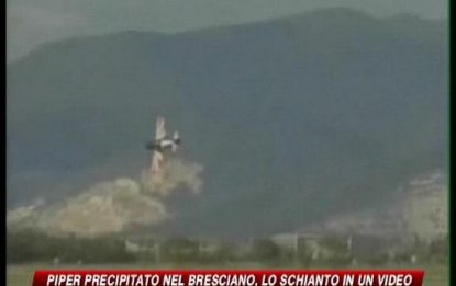 Brescia, precipita aereo da turismo: il video dello schianto