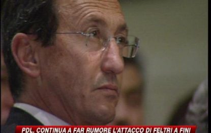 Doppio attacco a Fini, Berlusconi: "Stima e vicinanza"