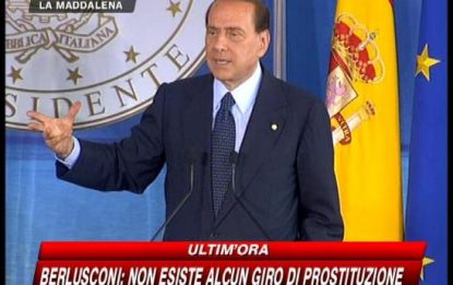 Berlusconi: "Non esiste alcun giro di prostituzione"