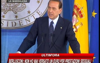 Berlusconi: "Mai pagato per una prestazione sessuale"