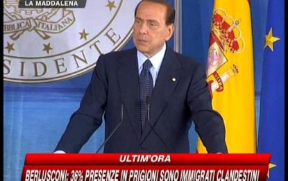 Berlusconi: "Una menzogna la storia delle veline"