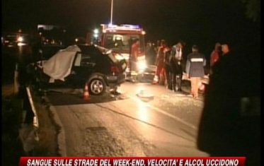 Sangue sulle strade del weekend, velocità e alcol le cause