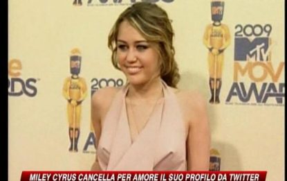 Miley Cyrus cancella account da Twitter per amore
