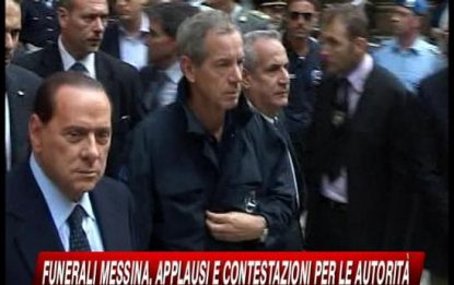 Messina, fischi e applausi per Berlusconi