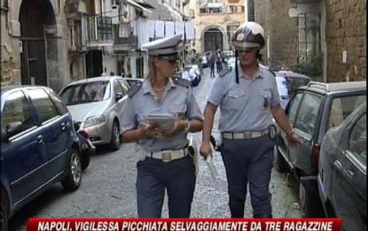 Napoli, vigilessa aggredita da tre donne