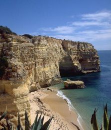 Portogallo, frana su una spiaggia dell'Algarve: vittime