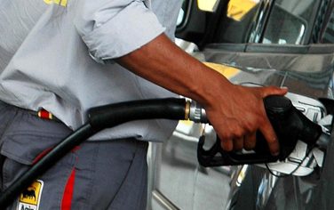 Benzina, mai così cara dal 2008