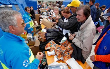 terremoto_onna_consegna_vestiti