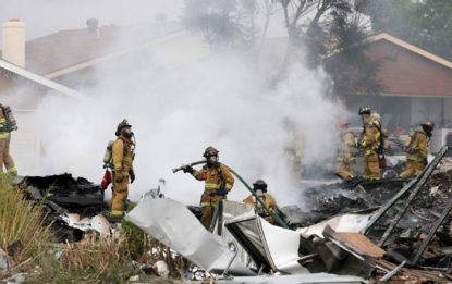 San Diego, aereo precipita sulle case, tre morti