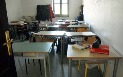 Biella, crolla parte di soffitto in una scuola. Feriti