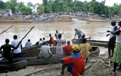 Congo, strage per esplosione camion cisterna. Video