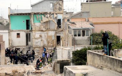 Crolla una palazzina a Bari. Almeno 3 vittime, 4 i feriti