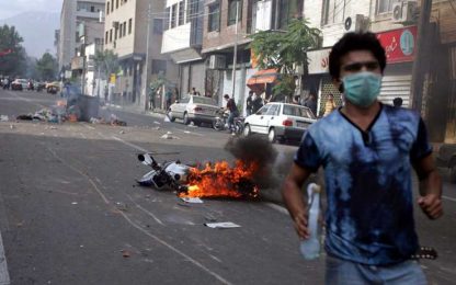 Caos Teheran, 10 morti. Ahmadinejad: stop interferenze