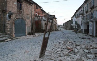 A L’Aquila “le persone sono state trattate come pacchi”