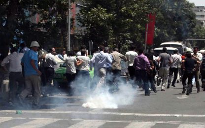 Nuovi e violenti scontri nel centro di Teheran