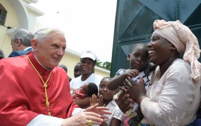 Il Papa in Angola: nuova condanna dell'aborto