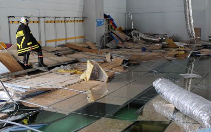 Poggibonsi: crolla il soffitto della piscina comunale